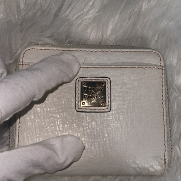 Dooney & Bourke Saffiano Small Zip Around Wallet - Off White used condition - Picture 9 of 13
